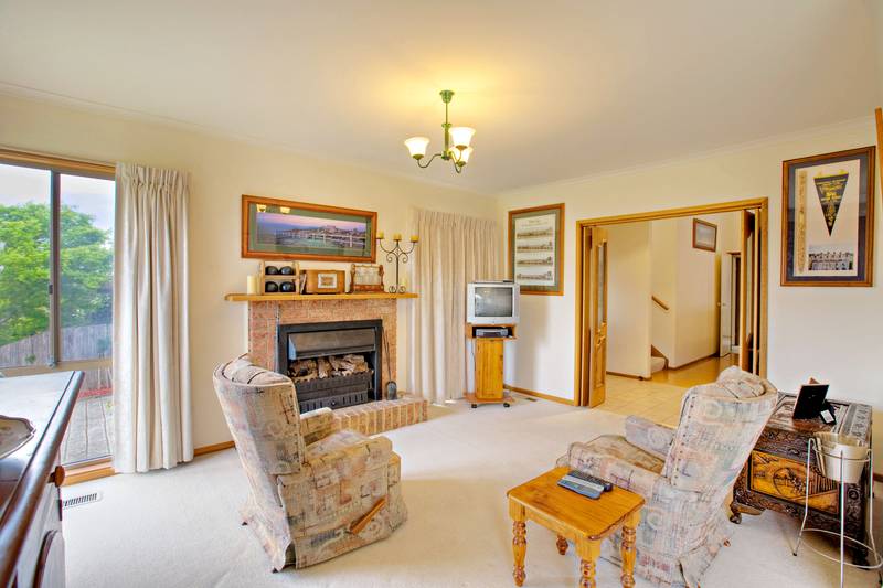 Large Family Living - Entry Level Price Tag! Picture 3