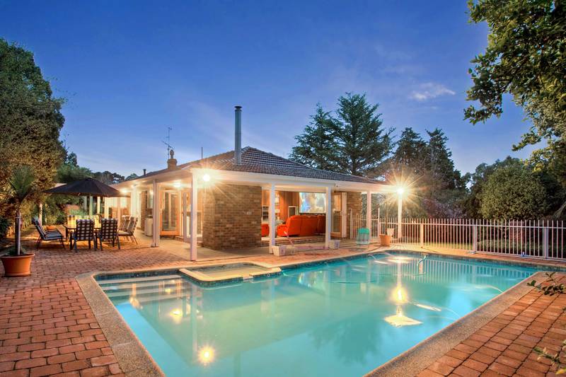 One Acre Property Offering Views to Western Port Bay... Picture 1