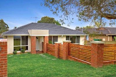 Designer Unit In the Heart of Beaconsfield! Picture