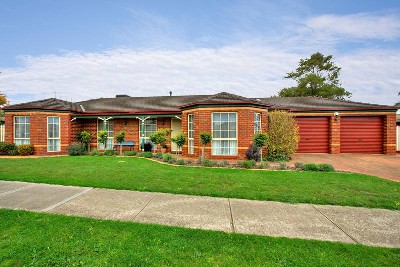 Style & Class - Parking for Boat Picture