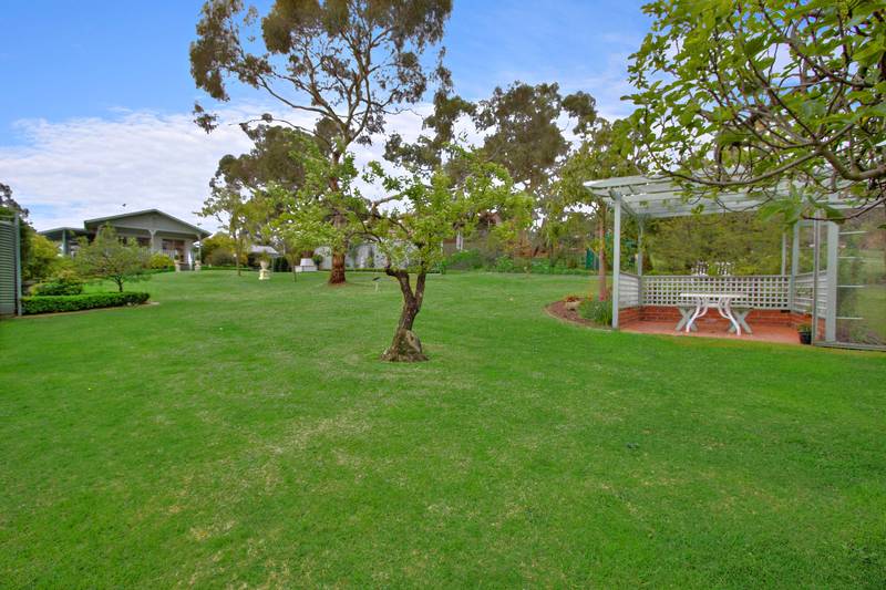 The Idyllic Lifestyle on an Acre... Picture 2