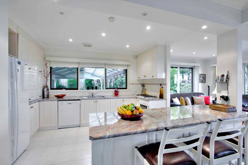 The Idyllic Lifestyle on an Acre... Picture 3