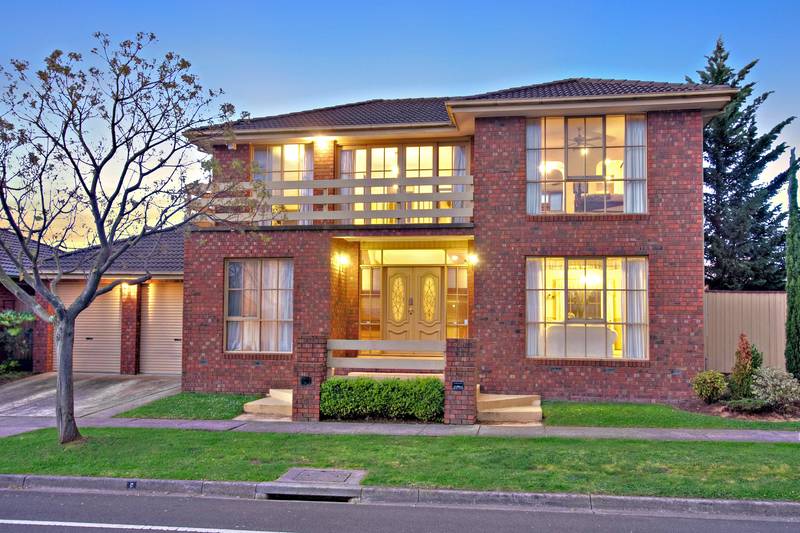 Entertain In Style - Inside & Out! Picture 2