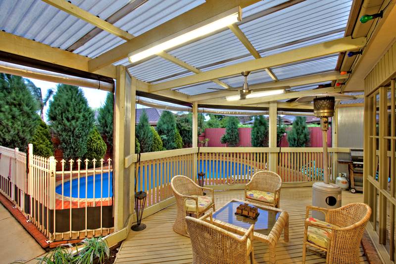 Entertain In Style - Inside & Out! Picture 3