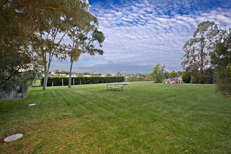 Botanic Acre with Character Home Picture 2