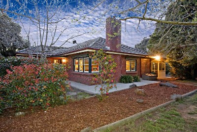 Botanic Acre with Character Home Picture