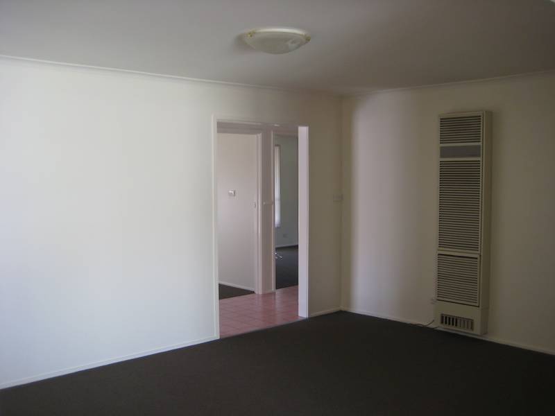 * Best Location in Narre Warren * Picture 2