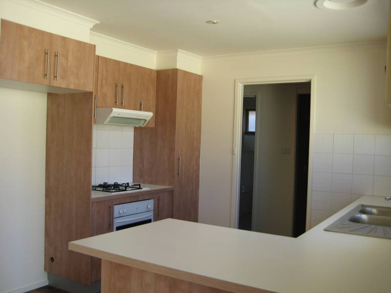 * Best Location in Narre Warren * Picture 3