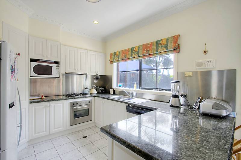 Two Storey Townhouse with Tenant! Picture 2