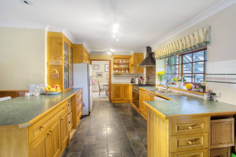 Outstanding Lifestyle - Room for Trucks - 1.1 Acres Picture 3