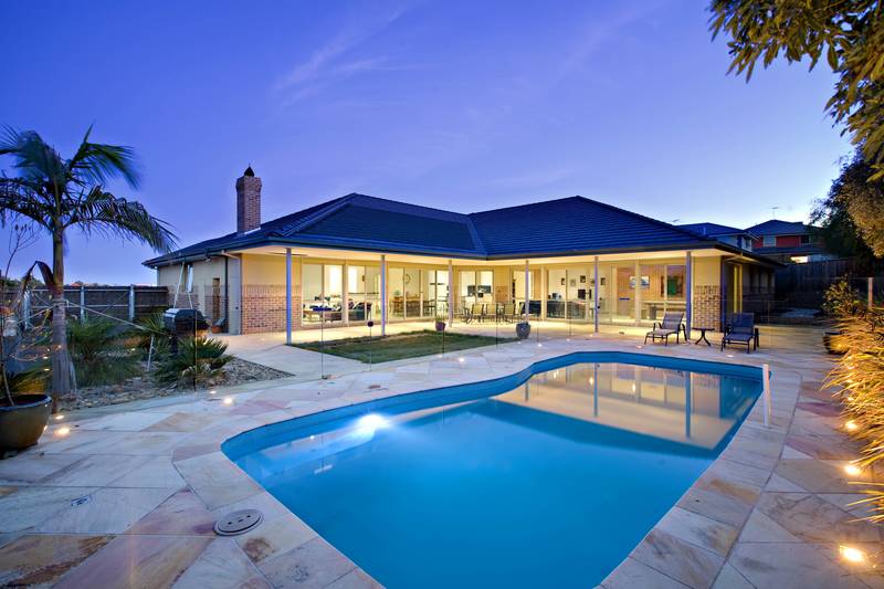 Opulent Family Oasis on Over 1600m2 Picture 1