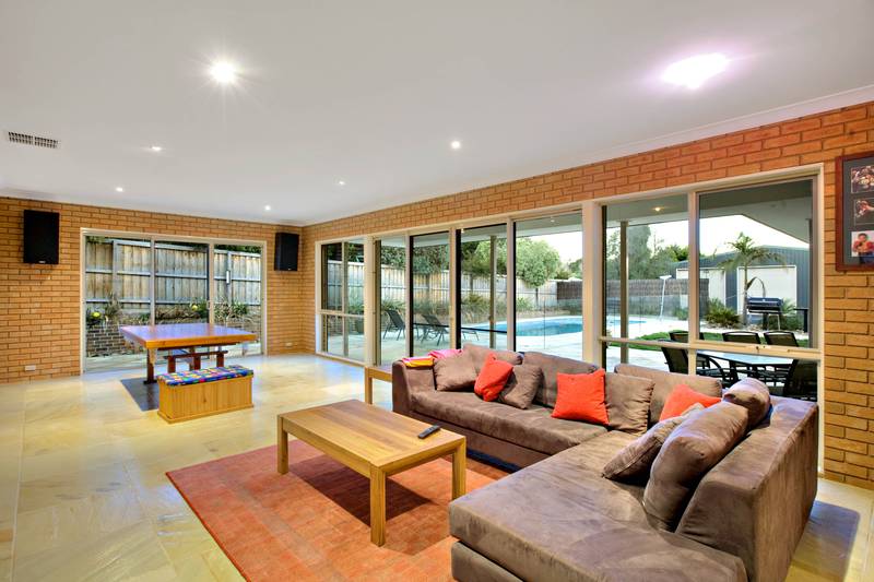 Opulent Family Oasis on Over 1600m2 Picture 3