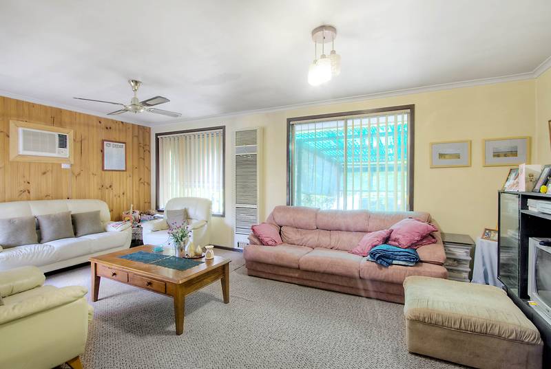 Walk to the Railway Station & Shops Picture 2