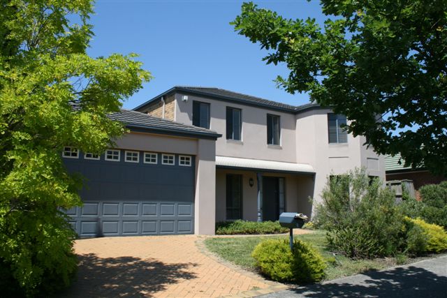 Substantial Ex-Display on 700m2 Picture 1