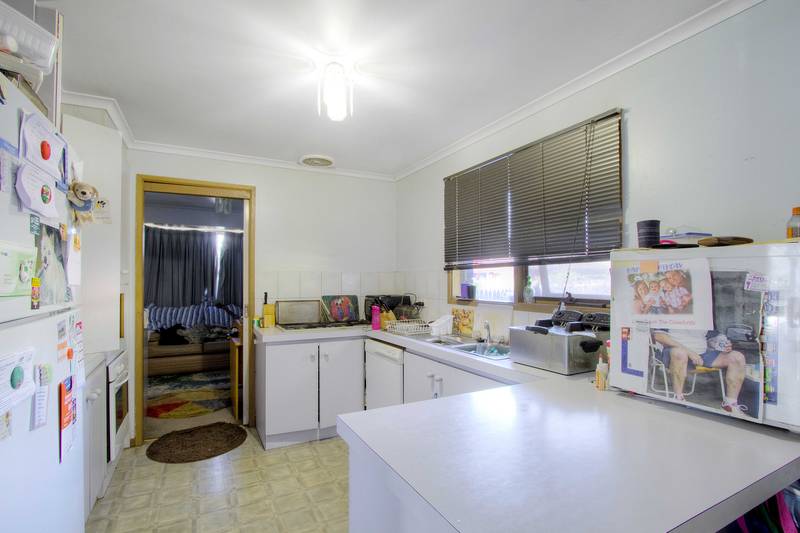 Fantastic Location, Value Packed & Huge Block! Picture 3