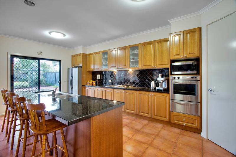 Commanding Family Domain In Quiet Court Picture 2