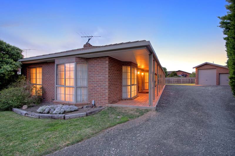 Modern Family Home - Ideal for a Tradesman Picture 1