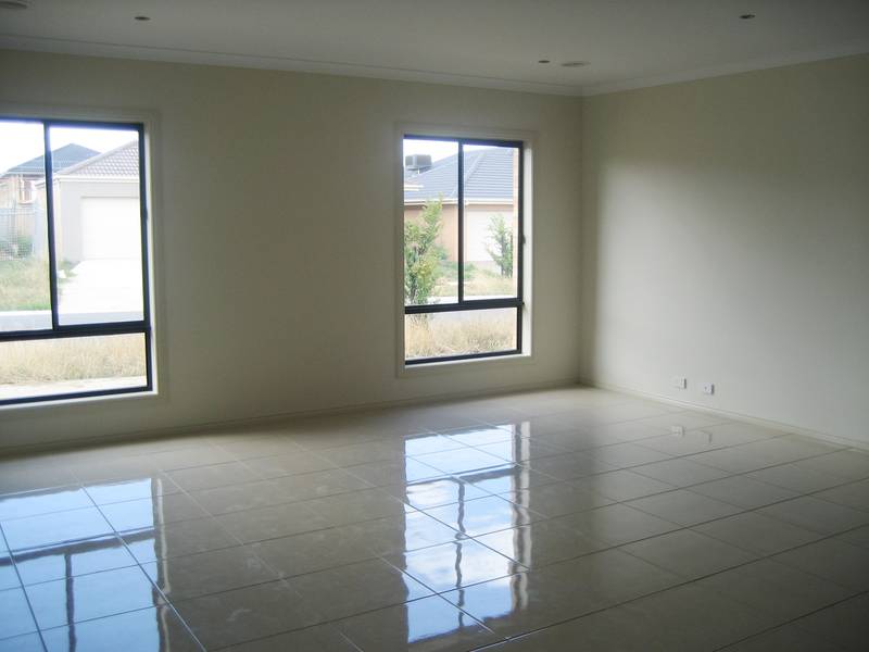 * Gorgeous New Metricon Santorini in The Chase * Picture 3