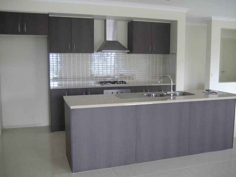 * Gorgeous New Metricon Santorini in The Chase * Picture 2