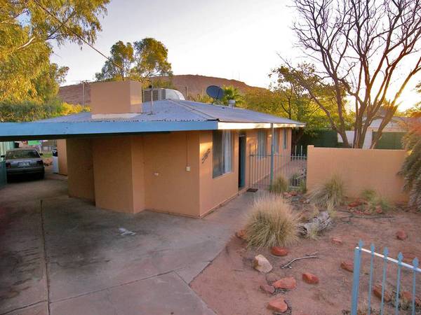 Scenic Spacious Family Home Picture 1