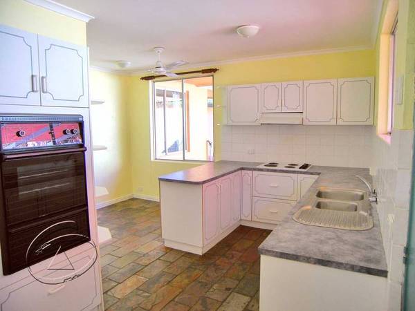 Scenic Spacious Family Home Picture 3