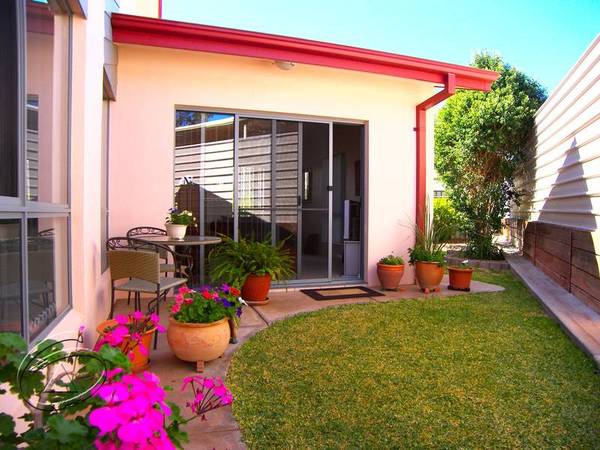 A PLEASURE TO COME HOME TO Picture 1