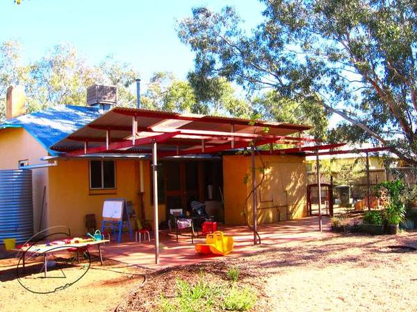 UNIQUELY EASTSIDE! Picture 1