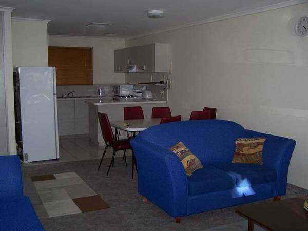 FANTASTIC & FULLY FURNISHED Picture 2