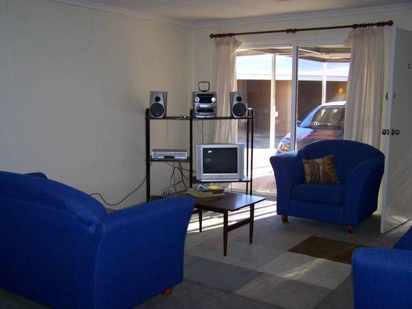 FANTASTIC & FULLY FURNISHED Picture 3