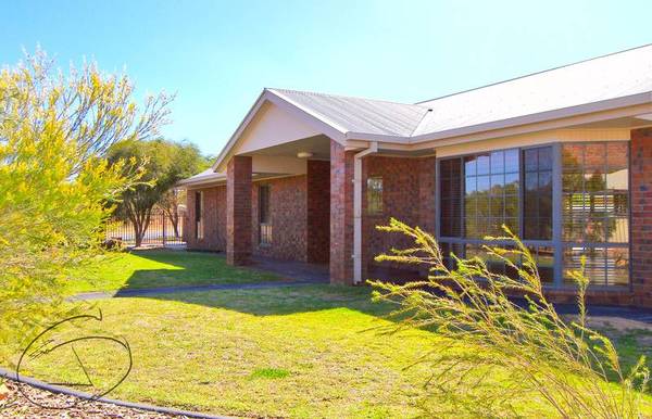 QUALITY, CLASS & SPACIOUS DESIGN Picture 2