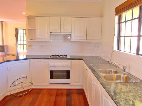 QUALITY, CLASS & SPACIOUS DESIGN Picture 3