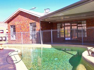 QUALITY, CLASS & SPACIOUS DESIGN Picture