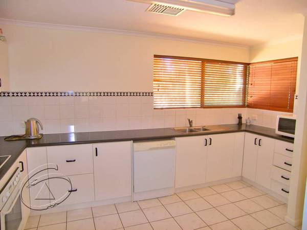 Perfect Presentation Plus Powered Shed Picture 3