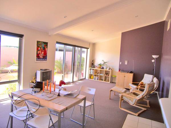 21st CENTURY LIVING Picture