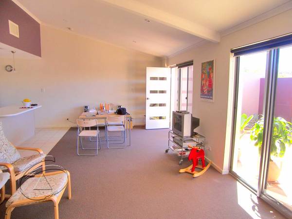 21st CENTURY LIVING Picture