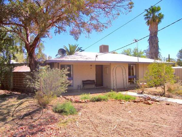 Indoor or Ourdoor? Picture 1