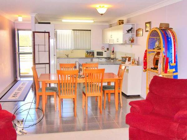 Perfect Three Bed Unit Picture 1