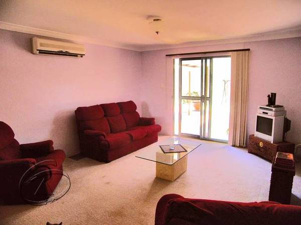 Perfect Three Bed Unit Picture 3
