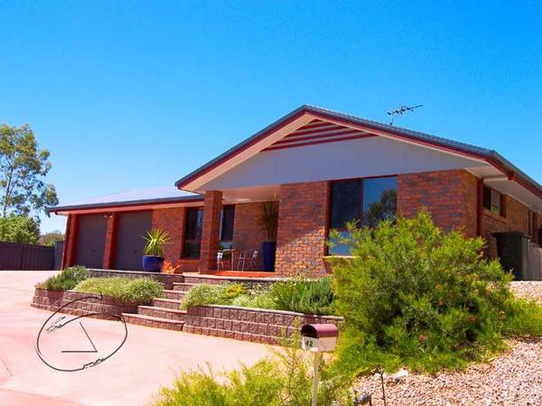 Fabulous Family Home With Range Views Picture 1