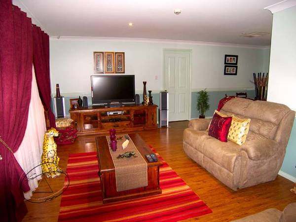 Fabulous Family Home With Range Views Picture Fabulous Family Home With Range Views Picture