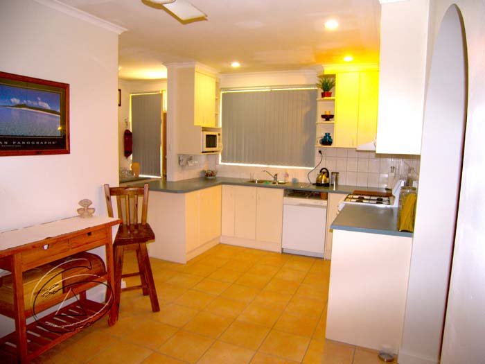 IDEAL - FOUR BEDROOMS AND POOL Picture 3