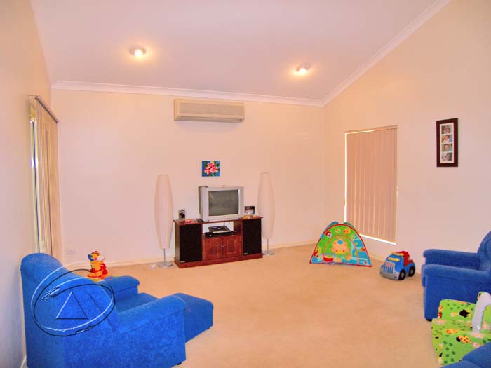 Spacious Modern Duplex Picture 2