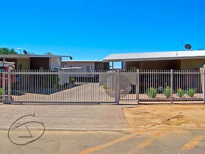 SECLUDED, PRIVATE & MODERN Picture SECLUDED, PRIVATE & MODERN Picture