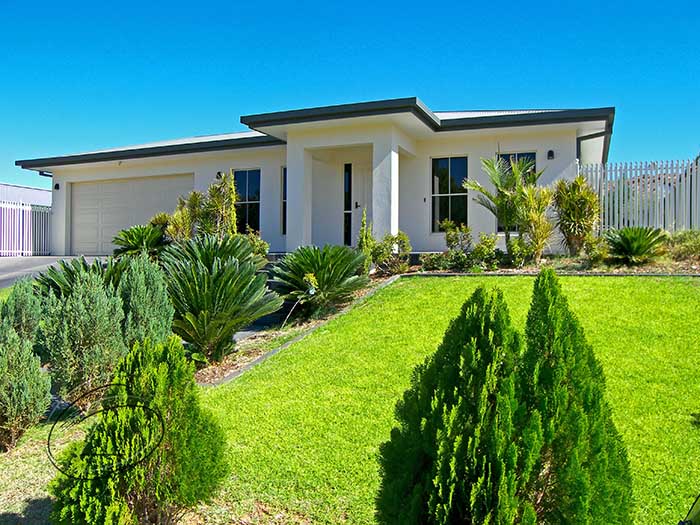 EXCELLENT HOME WITH EVERYTHING Picture 1