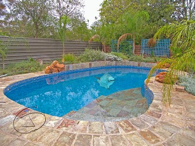 FAMILY HOME WITH POOL Picture