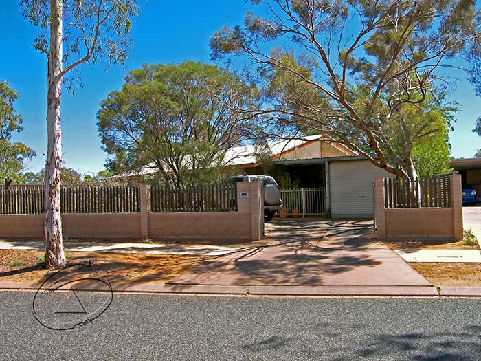 RELAXING & INVITING! Picture 1