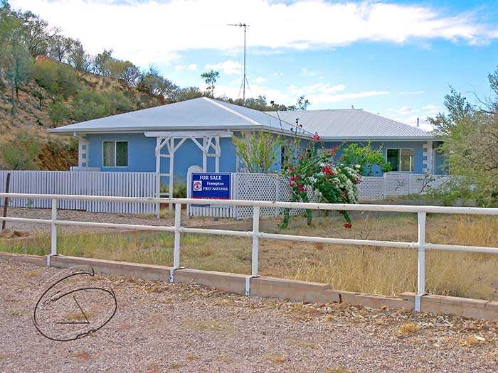 AT THE EDGE OF THE EARTH Picture 1