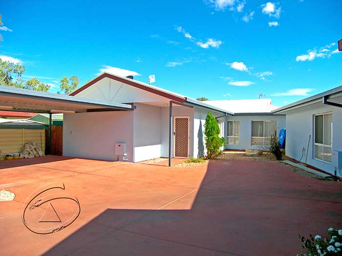 EXECUTIVE TOWNHOUSE Picture 1