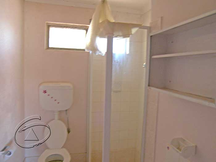 FAMILY READY HOME IN NEED OF ATTENTION Picture 3