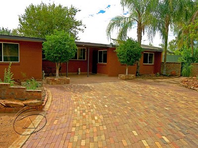 CHARM IN GILLEN! Picture